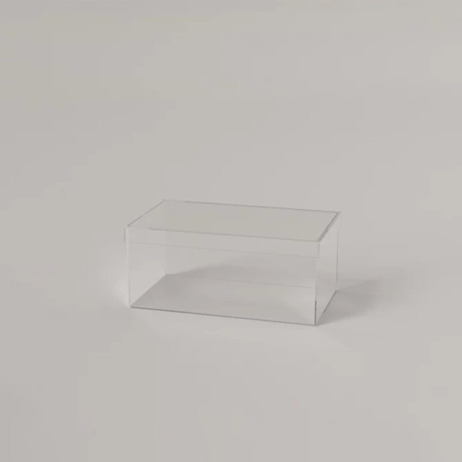 Boîte en Plexiglas de haute qualité, Boîte en acrylique transparent de luxe, Boîte avec couvercle élégant, Boîte de rangement haut de gamme en Plexiglas, Boîte esthétique de qualité supérieure, Boîte sur mesure en Plexiglas de première qualité, Boîte personnalisée en acrylique de qualité exceptionnelle, Boîte de rangement de qualité artisanale, Boîte élégante en Plexiglas transparent, Boîte de présentation de qualité premium, Boîte de collection de haute qualité, Boîte pour objets précieux de premier choix, Boîte moderne en Plexiglas de haute qualité, Boîte cristal haut de gamme, Boîte en plastique acrylique de qualité supérieure, Boîte sur commande en Plexiglas de qualité exceptionnelle, Boîte à bijoux transparente de haute qualité, Boîte à souvenirs design de premier choix, Boîte à collectionner de qualité exceptionnelle. Ostal. Boite idéale pour ranger ses chaussures, baskets, sneakers, pour proteger de la poussière, pour exposer de manière élégante et laisser toute la place au produit grace a la transparence de la boite. Idéale pour exposer et protéger un objet de taille moyenne comme un petit sac, une collection de figurine, de petites voitures