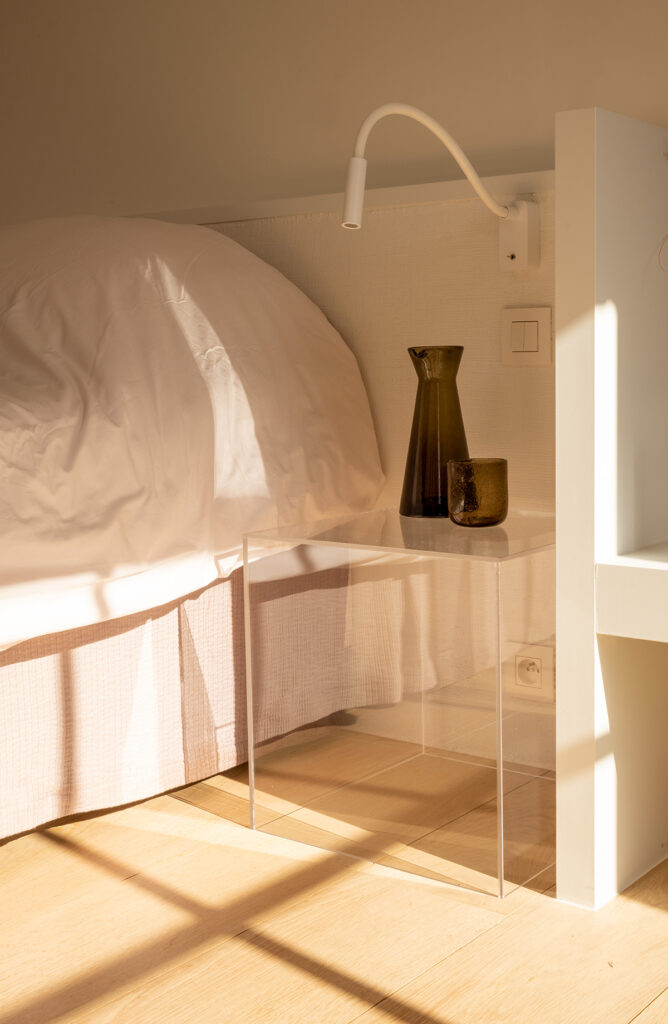 Boîte en Plexiglas transparent, Boîte de protection pour objets précieux, Vitrine en Plexiglas, Exposition d'art, Collection de pièces, Présentoir de souvenirs, Boîte de collection premium, Protection contre la poussière et les rayures. Boîte en Plexiglas transparente, Organisation de placards, Rangement en Plexiglas, Boîte de stockage empilable, Solution de rangement, Organisation de l'espace, Organisation domestique, Rangement ordonné.Boîte en Plexiglas transparente, Présentoir polyvalent pour boutique, Vitrine de produits, Organisateur de magasin, Présentation de produits élégante, Solution d'affichage professionnelle, Présentoir de bijoux, Vitrine de collection.